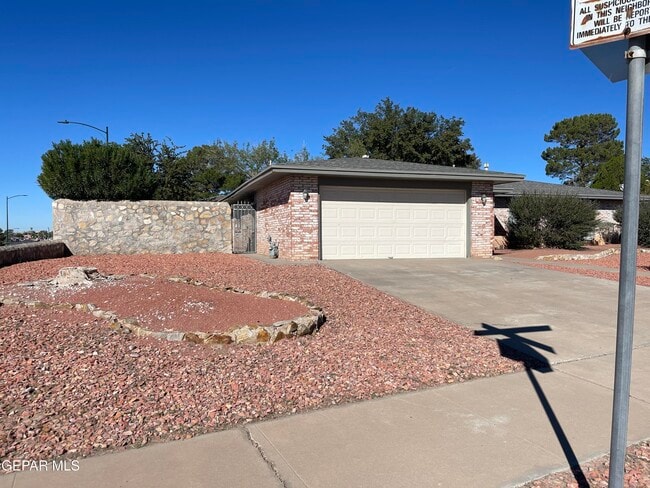 Photo - 1601 Charles Owens Dr