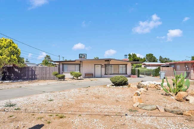 ADORABLE 1 BEDROOM 1 BATH IN HESPERIA - ADORABLE 1 BEDROOM 1 BATH IN HESPERIA House