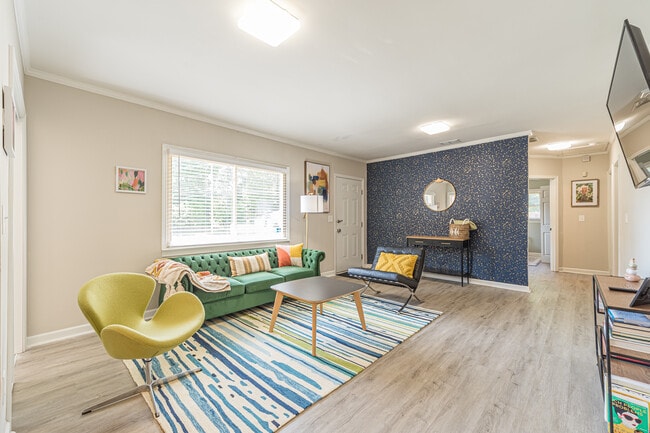 Photo - 2390 Brackett Rd