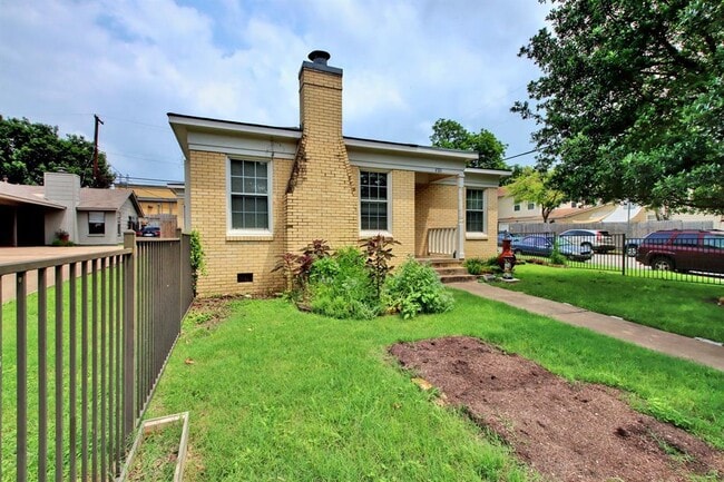Photo - 1408 W 47th St