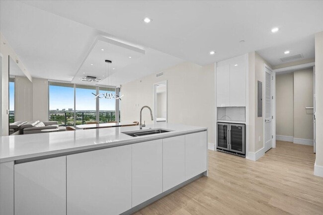 Photo - 220 Lake Shore Dr Unit 917