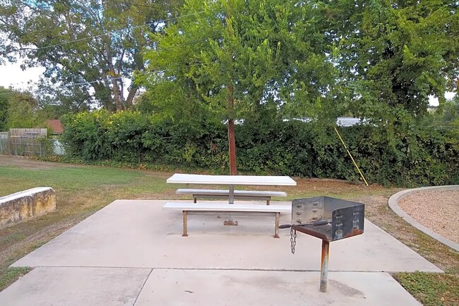 Photo - 1001 Pecan Valley Dr