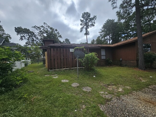 Building Photo - 735 Hedgelawn Way Rental