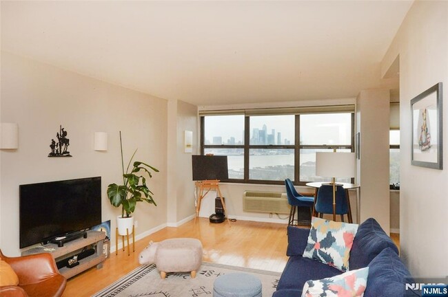 Building Photo - 7000 JFK Blvd E Unit 15D