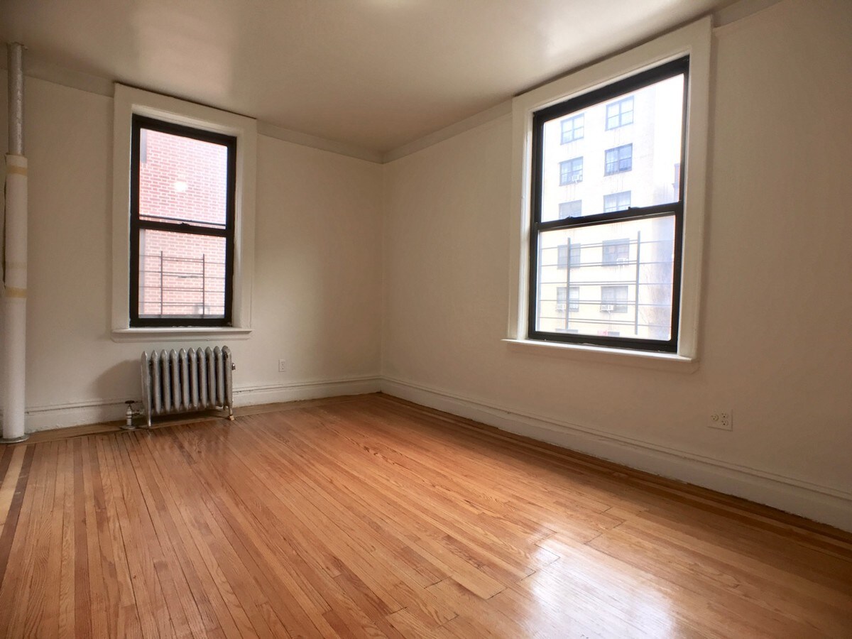 Photo - 590 Fort Washington Ave