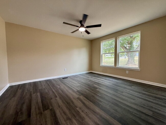 1227 Old Hwy 109 N