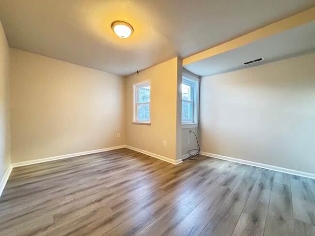 Photo - 894 N 42nd St