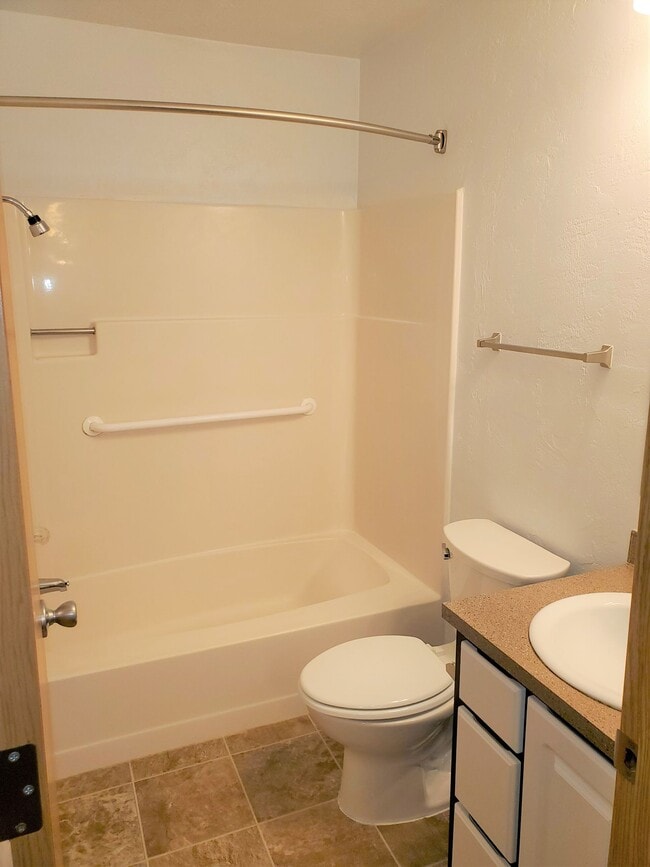 Building Photo - One Bedroom, One Bath - Special $1275.00 and Second Month Free! Unit 002