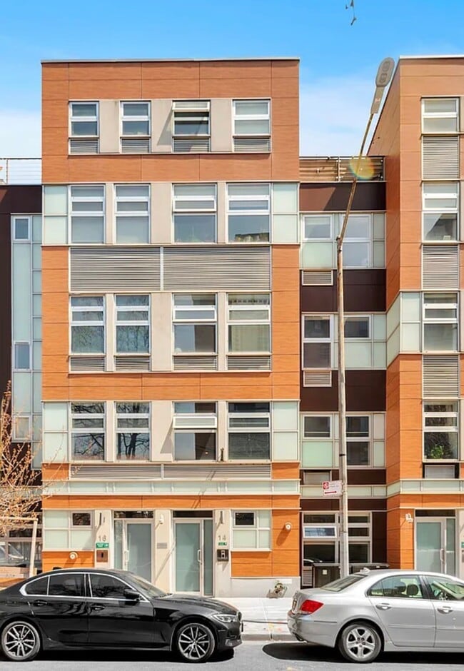 Building Photo - 14 Monitor St