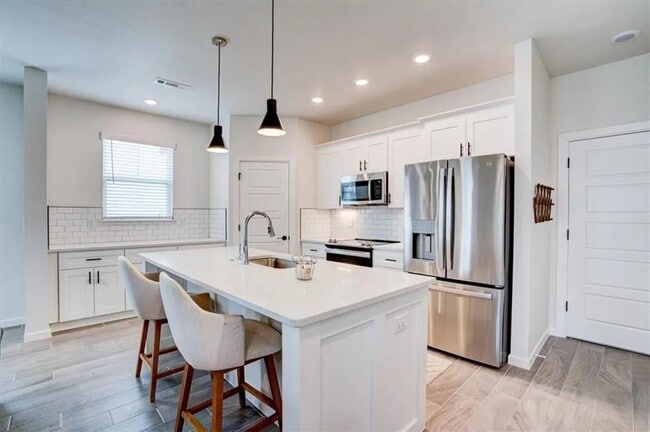 Photo - 1707 W Whitney Ln