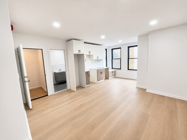 Photo - Beautiful newly renovated 1-bedroom available Unit 3F