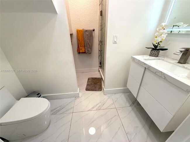 Photo - 758 NE 34th Ave