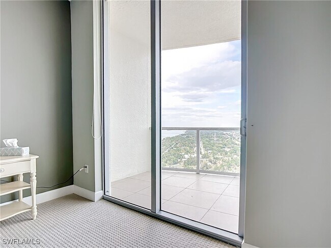 Photo - 3000 Oasis Grand Blvd