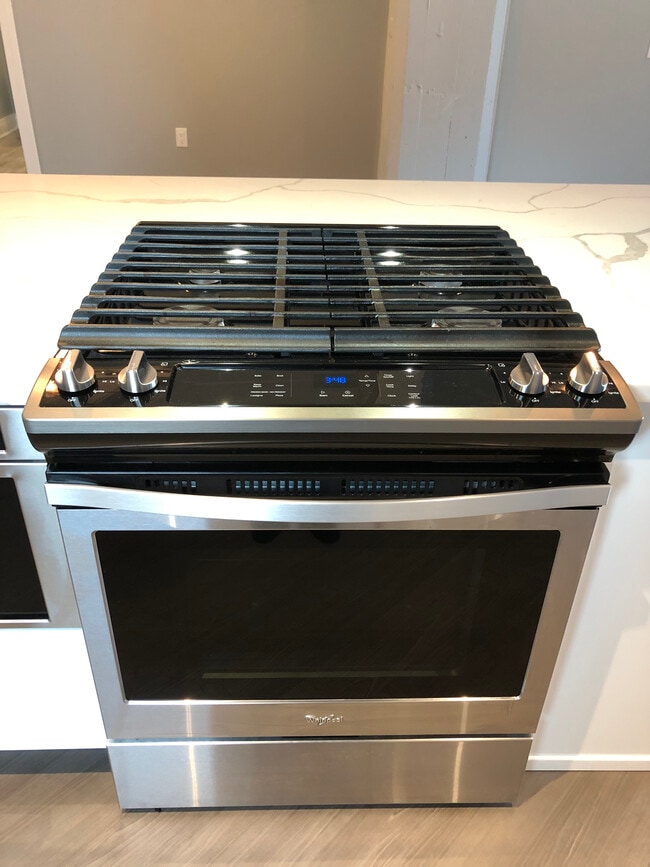 Whirlpool gas range & stove
