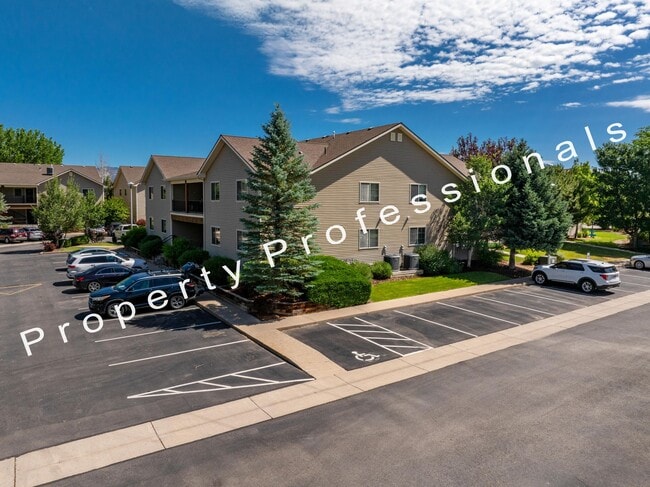 Building Photo - Wind River Apartment Unit 3037 Coalmine Ave  F