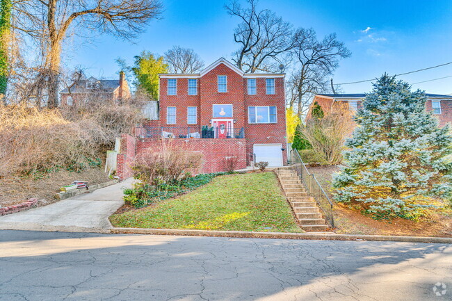 Building Photo - 3131 Monroe St NE Rental