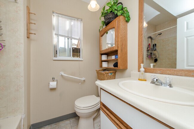 Photo - 8596 Ashwell Rd