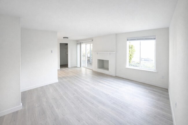 Living Room - Twin Crest Apartments