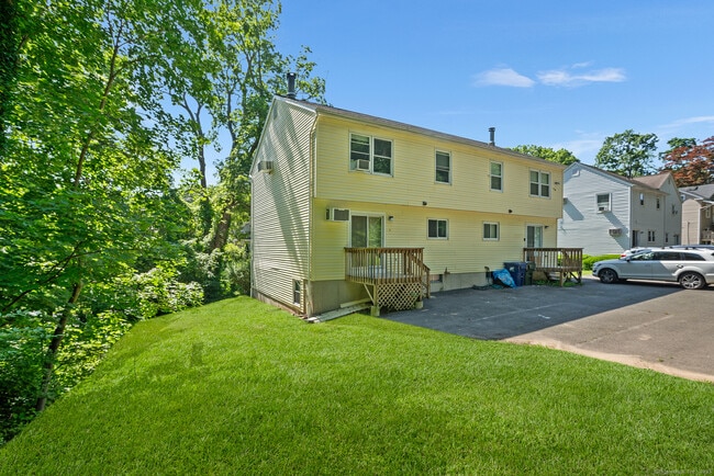 Building Photo - 22 Maple Ave Rental