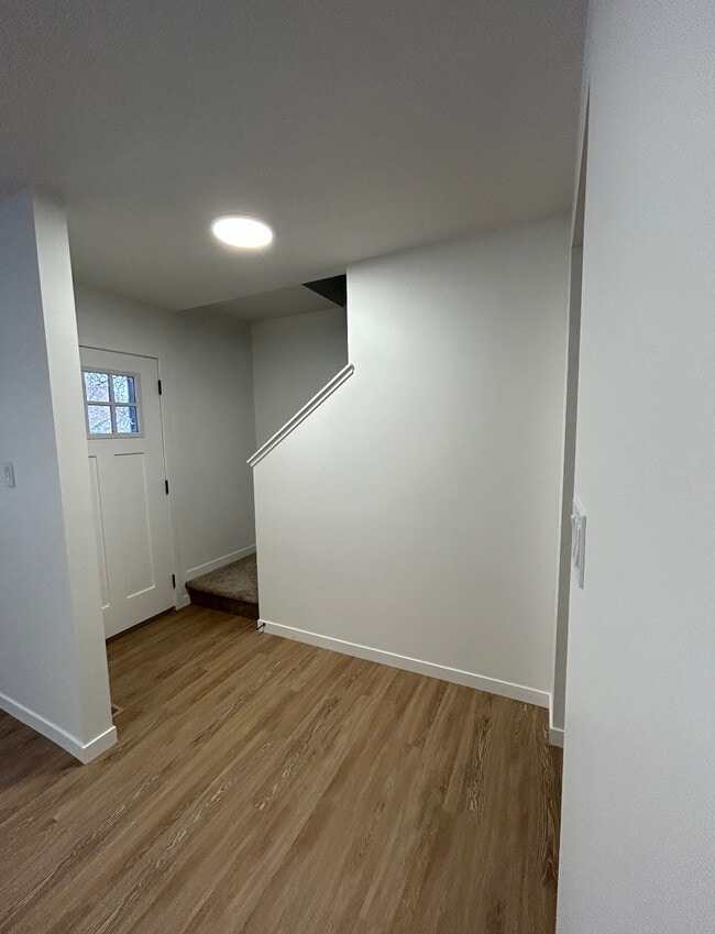 Photo - 764 Athol St