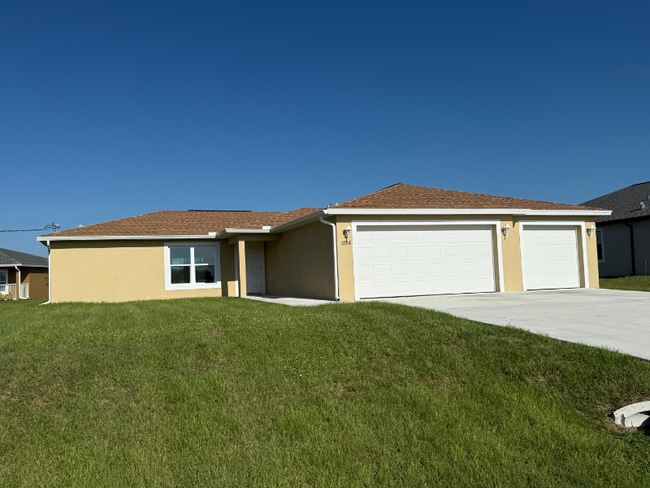 Building Photo - 1154 Capri Cir Rental