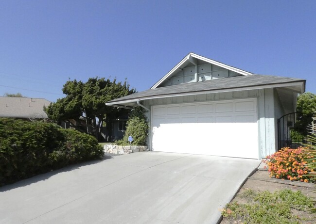 Building Photo - *Available NOW in Whittier!* Rental