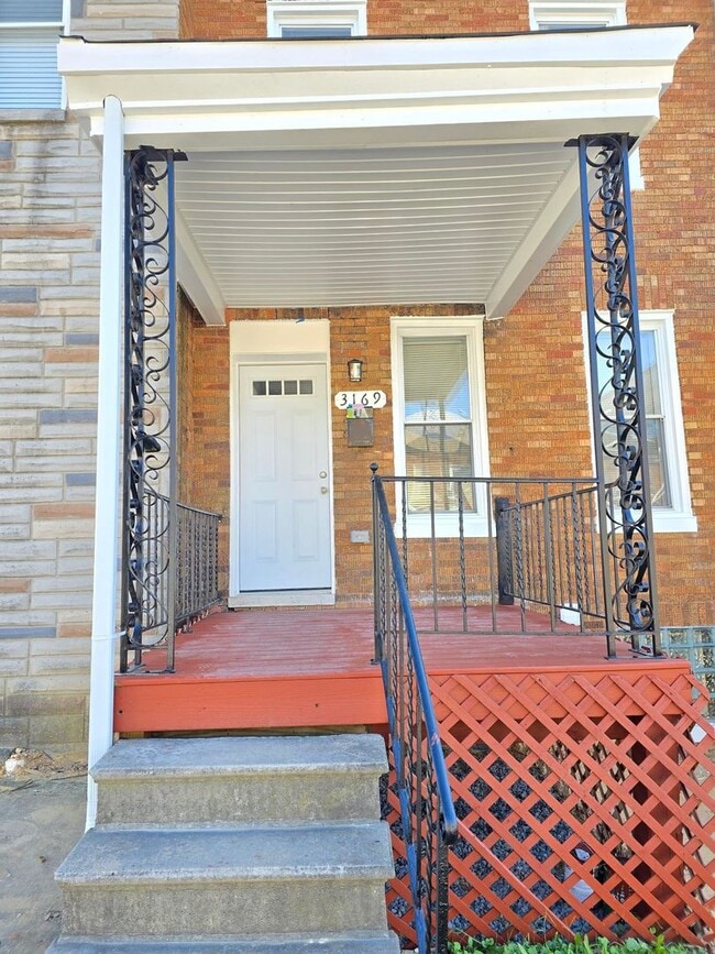 Building Photo - Beautiful 3 Bedroom 1 Bathroom East Baltimore Town Home