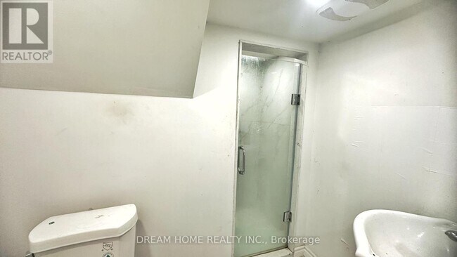 Photo - 1018 Kennedy Rd