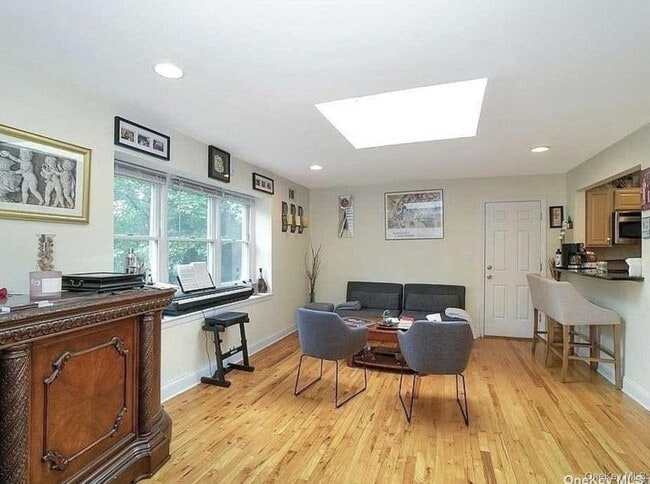 Photo - 1012 Old Northern Blvd