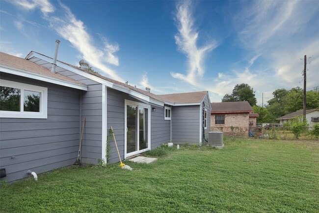 Photo - 3205 Stallings Dr