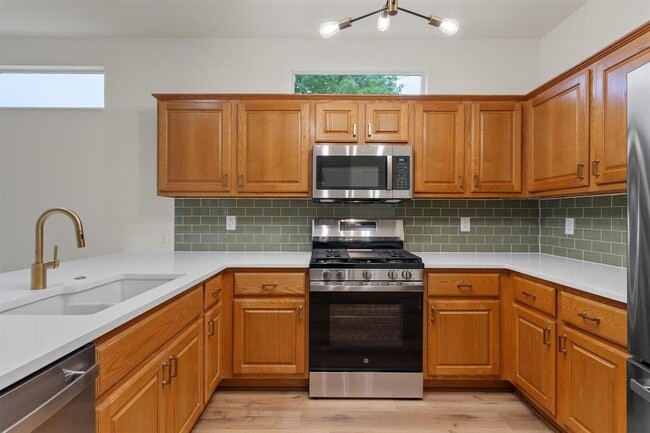 Building Photo - 109 Anemone Cir