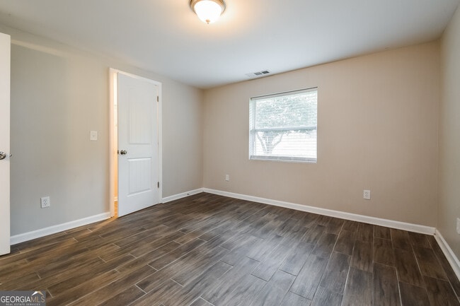 Photo - 185 Forest Rd