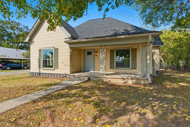 Photo - 1711 Halsell St Unit House