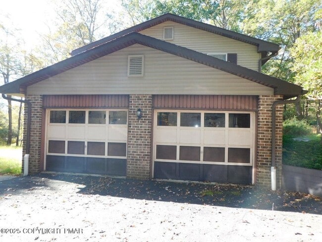 Photo - 3-bedroom, 2-bath home featuring an open f...