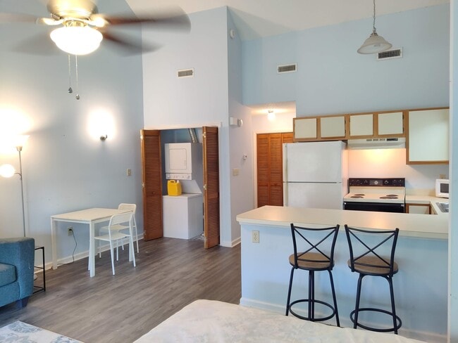 Building Photo - 510 Fairwood Lakes Dr Unit 19E