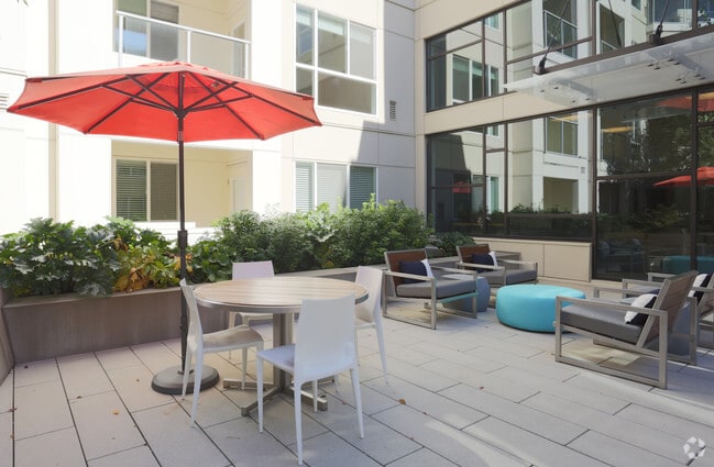 Outdoor Sitting Area - The Linden