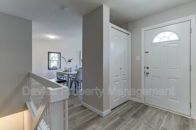 Photo - 7032 Mill Woods Rd S