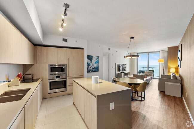 Building Photo - 4111 S Ocean Dr Rental