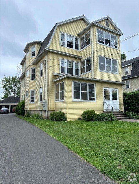 Building Photo - 1075 Boulevard Rental