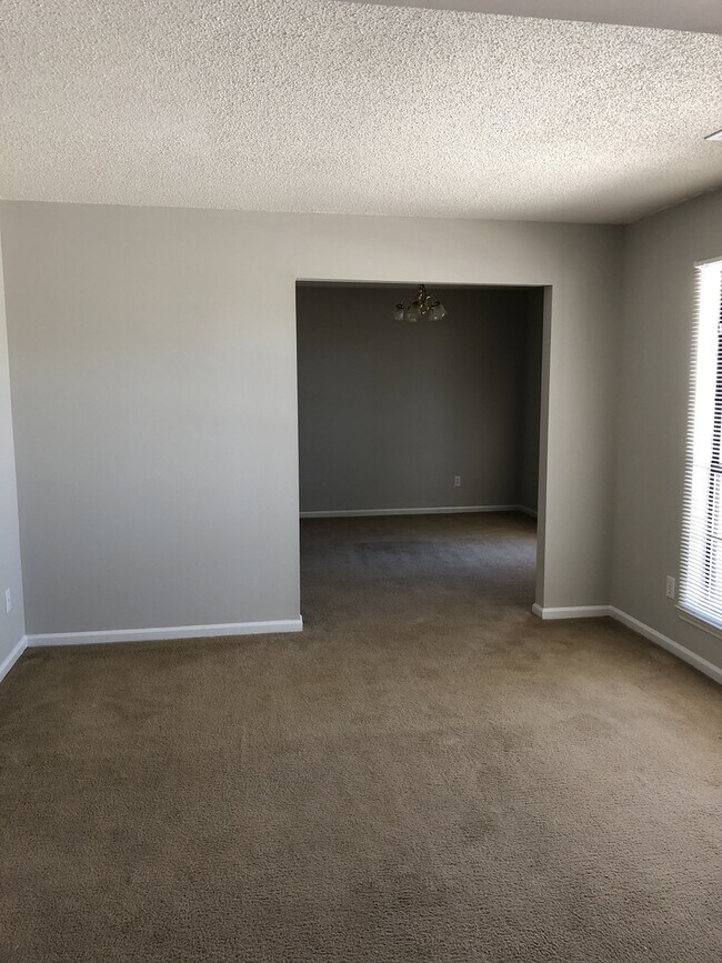 Photo - 3 bed 2 bath Pet friendly Home