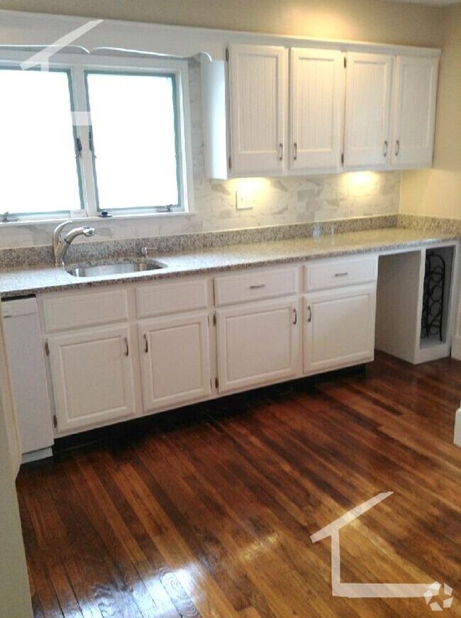 Building Photo - HOT BROOKLINE LISTING!!!!! Rental