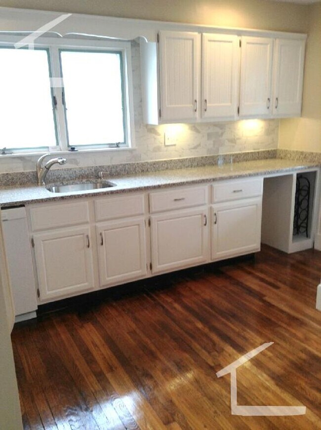 HOT BROOKLINE LISTING!!!!! - HOT BROOKLINE LISTING!!!!! Casa