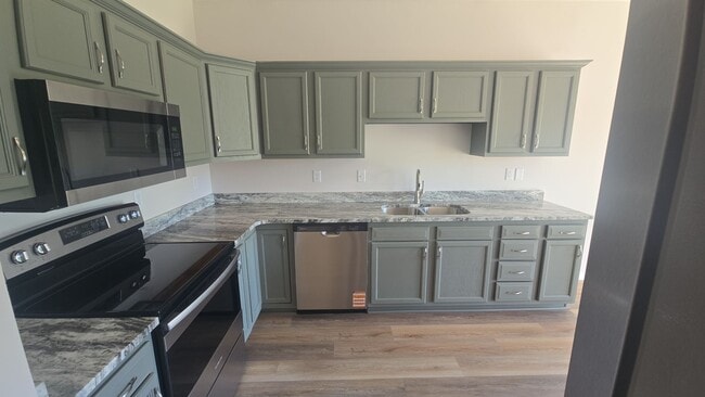 Building Photo - 3-Bedroom Townhome Available Now!