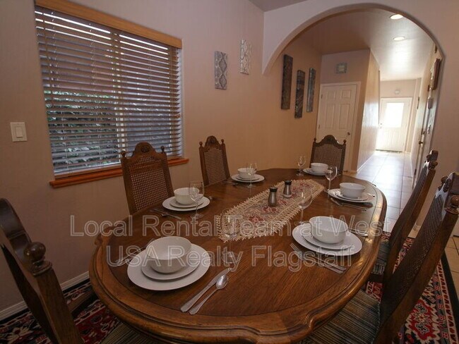 Photo - 2325 N East St