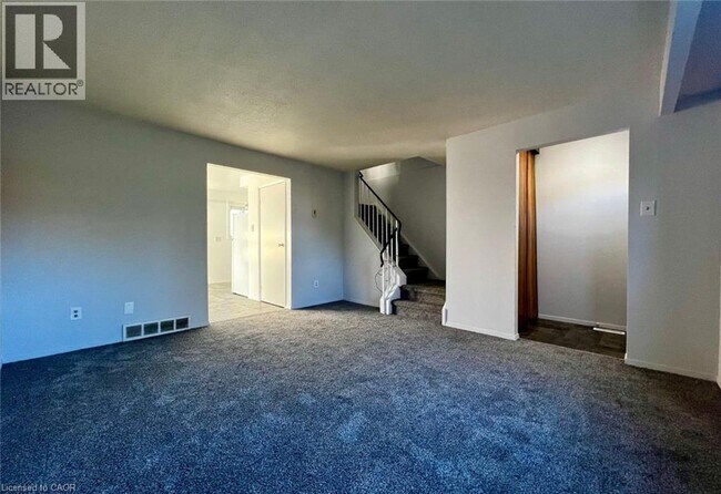 Photo - 210 Carlyle Dr