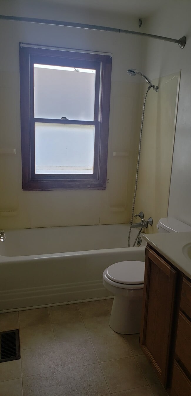 Photo - 33 W 5th St S