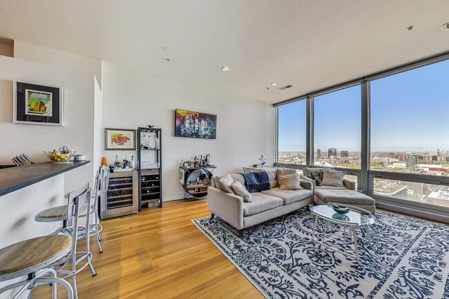 Building Photo - 500 W Superior St Unit 1804 Rental