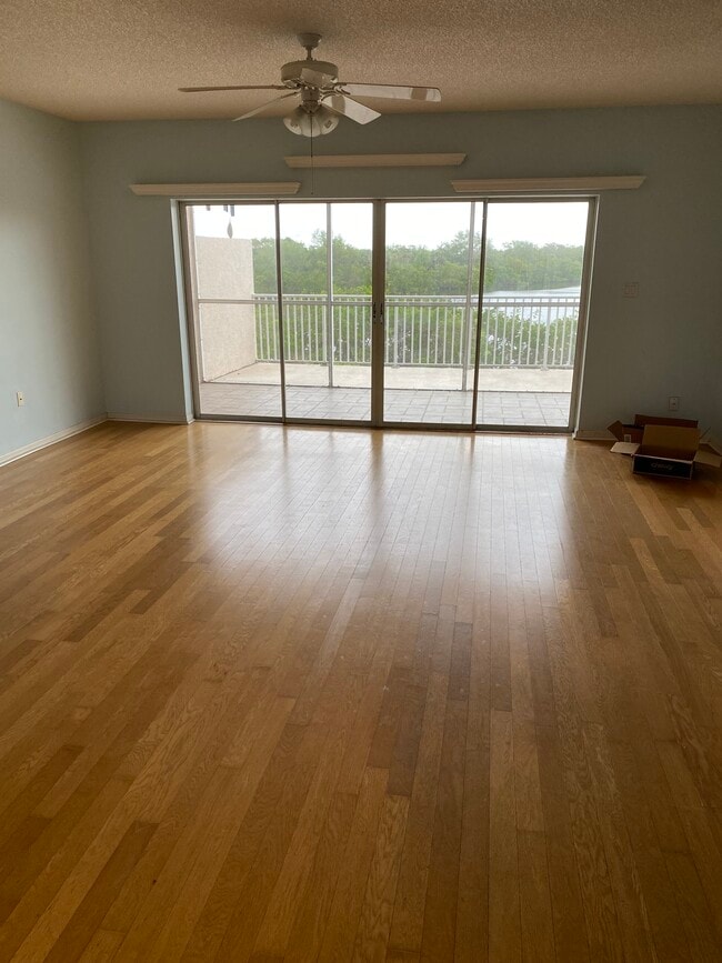 Building Photo - 6551 Shoreline Dr Unit 6104