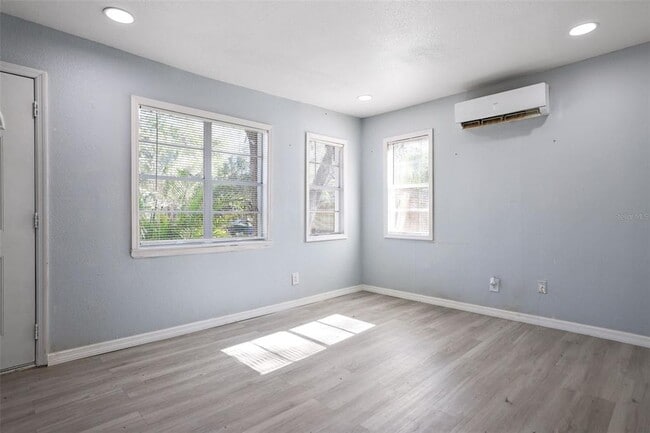 Photo - 524 6th Ave NE