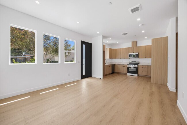 7647 Melvin Ave